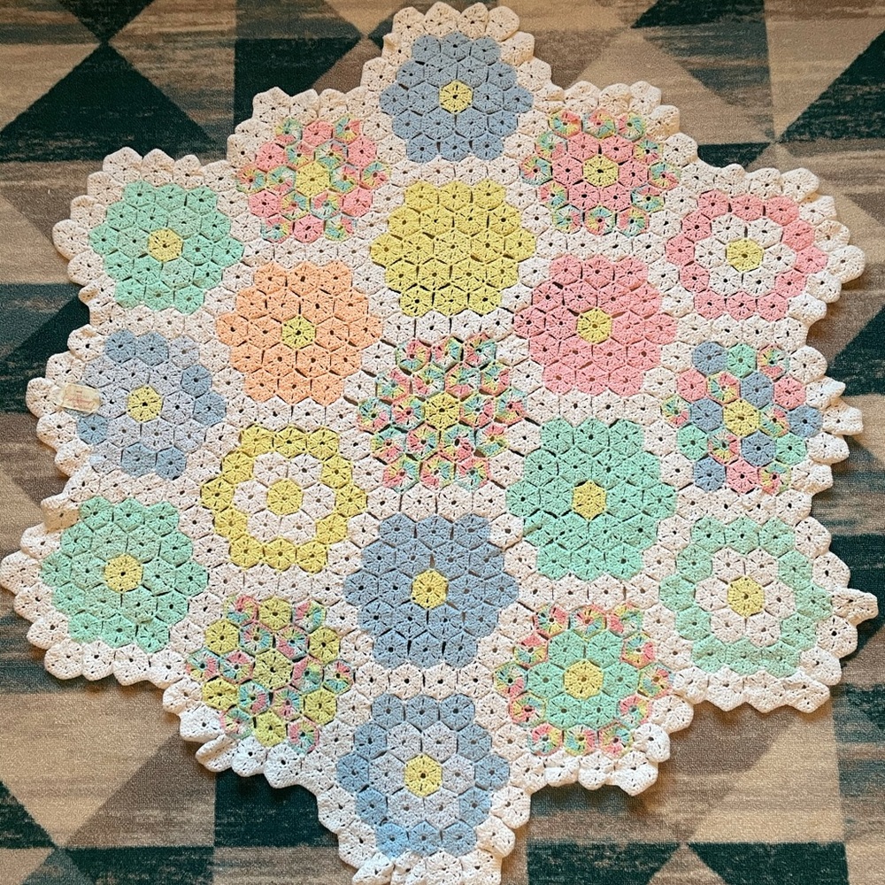 Vintage 80s hand-crocheted hexagonal baby blanket